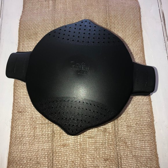 The Pampered Chef Other - The Pampered Chef Black 2 Qt. Steamer Micro Cooker